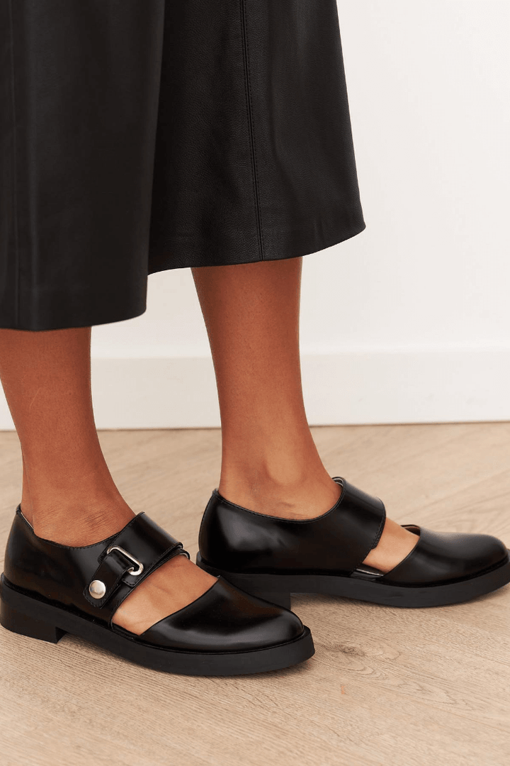 Gelina | Minimal Mary Jane Shoes With Buckle Detail